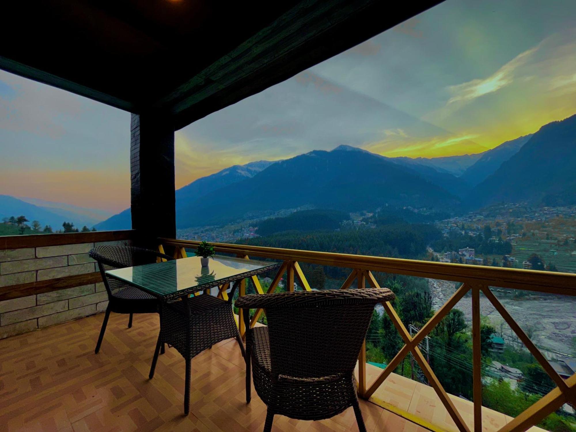 The Kartik Villa, - A Beautiful In The Clouds Towards Snow Capped Mountains Manali (Himachal Pradesh)